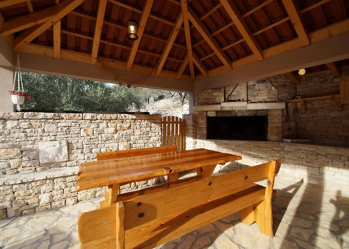 Stone House Mia